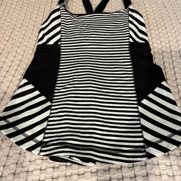 Lululemon Mint green/black stripe sports tank w/shelf bra Size 10 - Picture 3 of 6